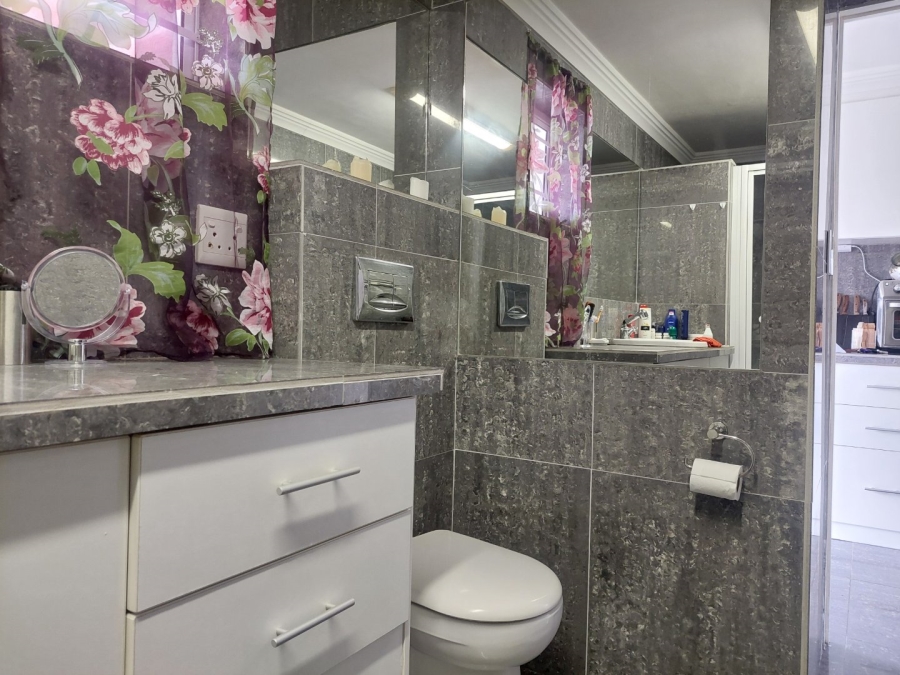 4 Bedroom Property for Sale in Stilbaai Wes Western Cape